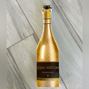 Fashion Inspired Champagne Decor